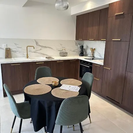 Neuf Contemporain * לורדה